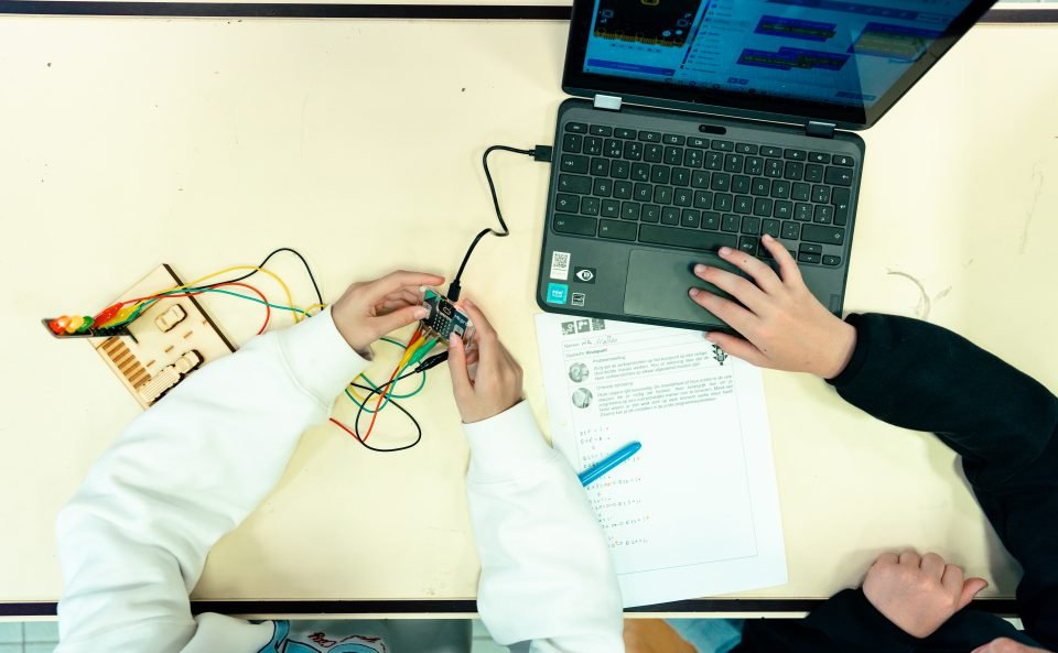 TWIN, computer, microbit — Sint-Maarten Middenschool